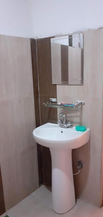 Tara Guesthouse - Sauraha,Chitwan Dış mekan fotoğraf