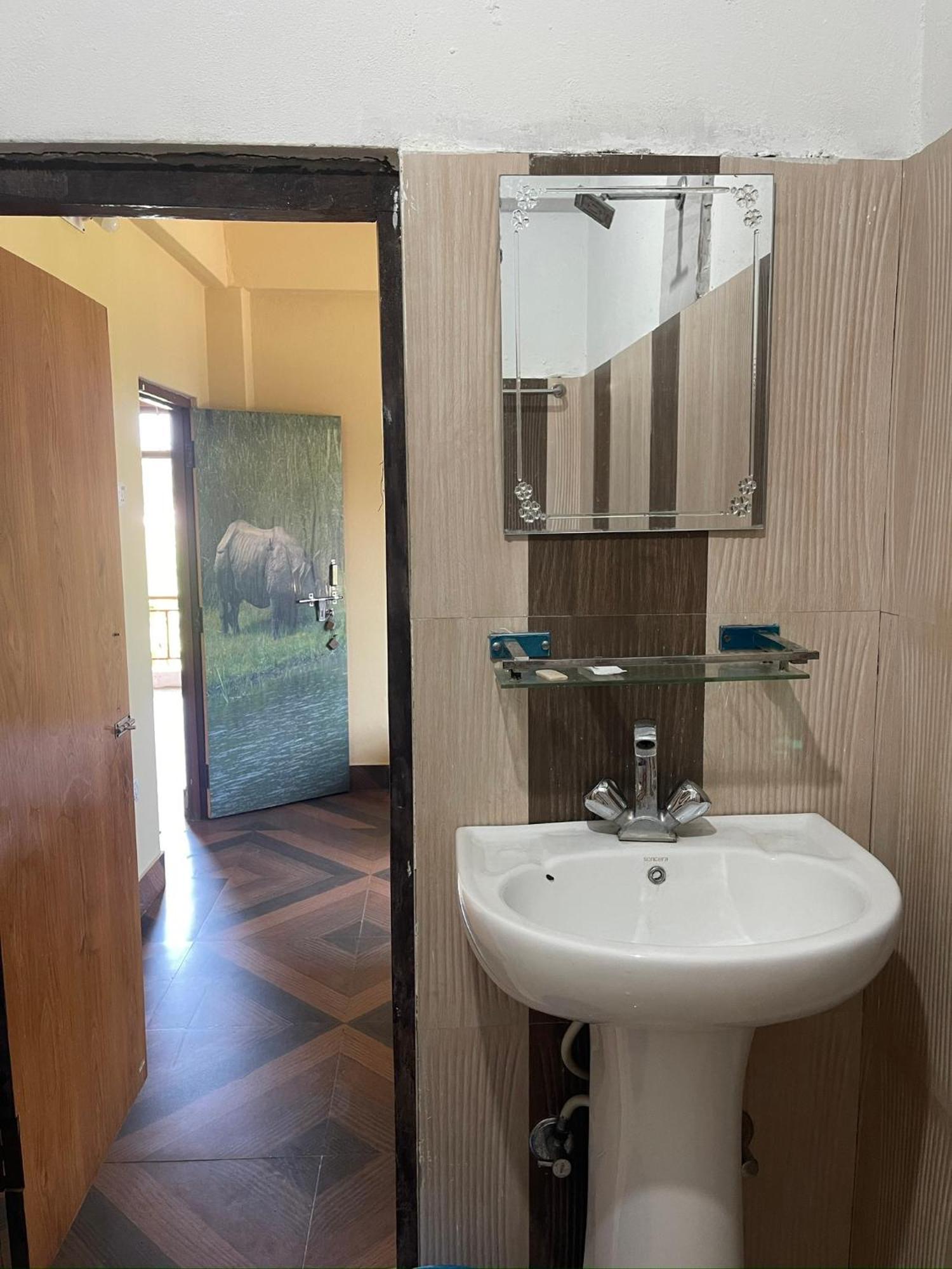 Tara Guesthouse - Sauraha,Chitwan Dış mekan fotoğraf