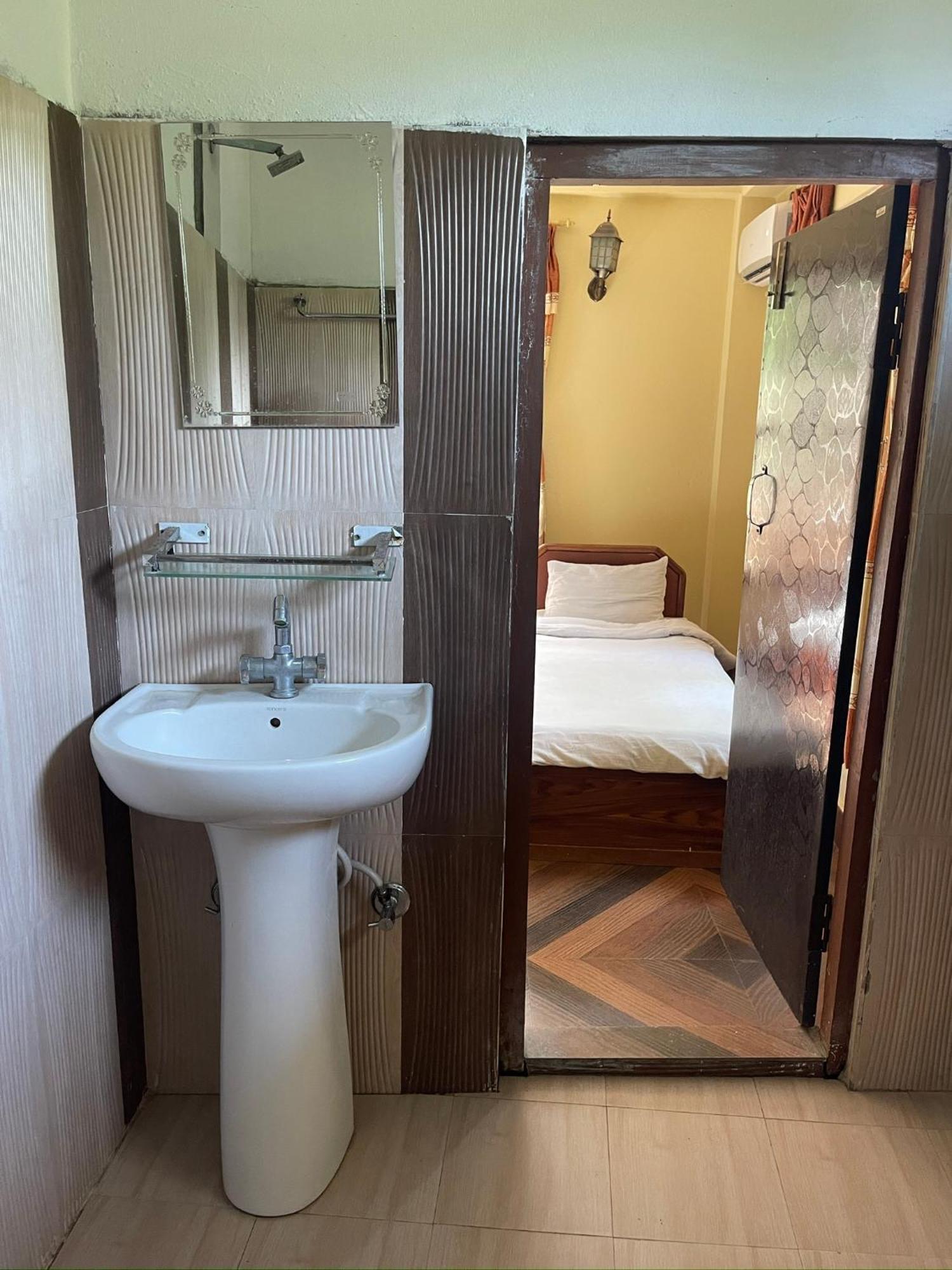 Tara Guesthouse - Sauraha,Chitwan Dış mekan fotoğraf